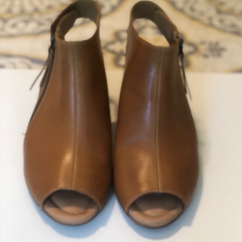 Earth tan open toe slide with Velcro strap